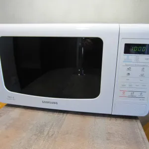 Микроволновая печь,микроволновка SAMSUNG ME733KR(тактовые кнопки)