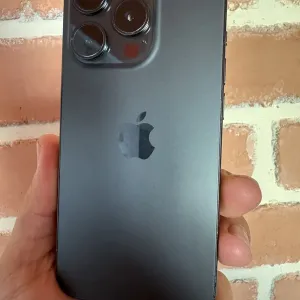 Продам по чудовій ціні оринінальний  iPhone 15 Pro на 256 Gb