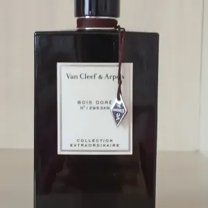 Van Cleef & Arpels Bois Dore, аромат тихої розкоші в стилі олд мані