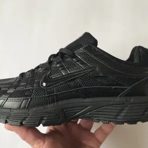 Nike P-6000 Triple Black Premium 41-45 повністью чорні.