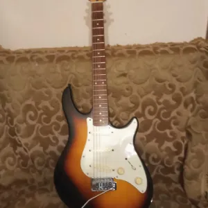 Peavey Raptor Special (Корея) схема S-S-S. в плотном фирменном чехле Peavey. Как новая. всё работает