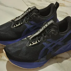 Оригінал 100% чоловічі кросівки asics novablast 5  eur 44