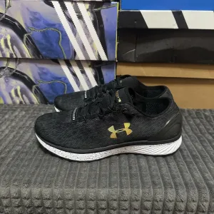 Бігові кросівки Under Armour Charged Bandit 3 40,5(26см) оригінал