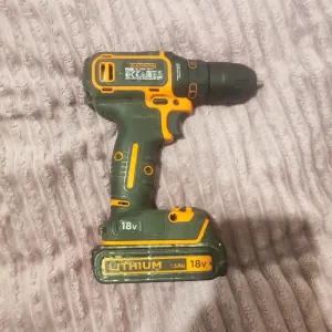 продам шуруповерт black decker 18 в