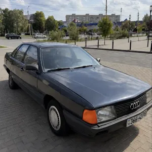 Audi 100 бензин на повному ходу