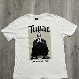 Stradivarius Tupac 2PAC Shakur Нова