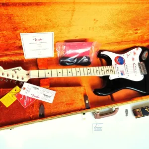 Новий Fender® Eric Clapton "Blackie" Stratocaster® '2024