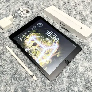 IPad 6 (32 gb) wi-fi, отличное состояние + стекло! А1893