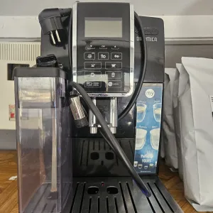 Кавоварка Delonghi Dinamica кофеварка