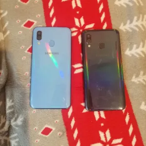 Продам 2 телефон samsung a40