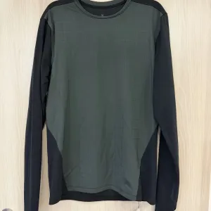 Оригінальний лонгслів  NikeLab Essentials Розмір М