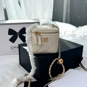 НОВИНКА ‼️ Chanel Mini Vanity Case in Cream Lambskin Gold-Tone Hardware / Chanel Mini Vanity Case / женская кожаная сумочка Шанель