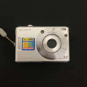 Sony Cyber-shot DSC-W30 Aluminum Вінтажна Мильниця фотоапарат фотокамера