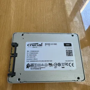 Ssd Crucial  500gb sata3 Стан гарний Ссд диск для ноутбука або системного блока