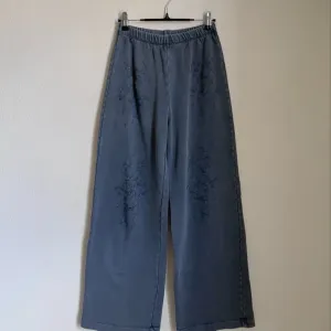 Zara широкі штани  з потерстостями