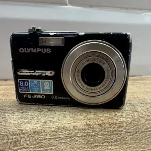 Продам цифровий фотоаппарат Olympus FE-280  в гарному стані