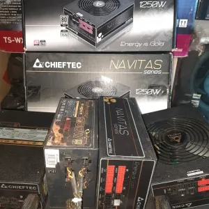 Блок питания    CHIEFTEC navitas 1250W без проводов !