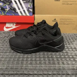 Жіночі кросівки для тренувань Nike W Legend Essential 2 37,5(23,5см)