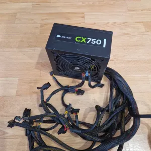 750W Corsair  Блок живлення. Стан гарний.Розьєми описані в оголошені