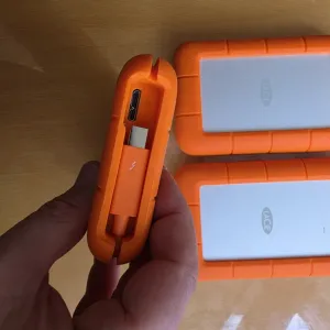LaCie 1tb 1000GB Якісні зовнішні ударостійкі диски Мала нароботка майже нові Стан гарний