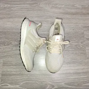 Кросівки жіночі Adidas Ultraboost 5.0 Dna Shoes Yellow Gz0447.