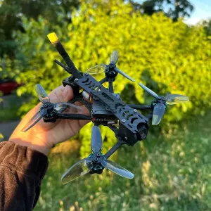 Компактний fpv дрон на цифровій системі dji 04 з GPS
