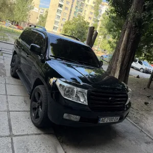 Toyota Land Cruiser 200 год 2011.