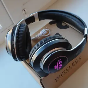 Нові Беспровідні  Навушники Bluetooth з Підсвіткою (Різні Варіанти)
