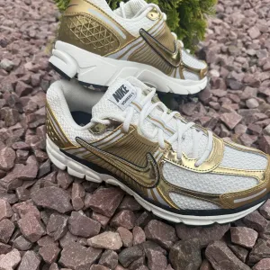 Кросівки, ОРИГІНАЛ Nike w zoom vomero5 gold