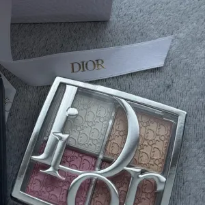Dior Backstage Glow Maximizer Palette діор хайлайтер палетка