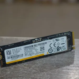 SSD накопичувач Samsung (MZVLB1T0HBLR-000L2) 1000ГБ Б/У TVOYO