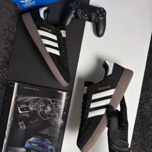 Чоловічі кросівки адідас Adidas Handball Spezial M Black White [41-45]