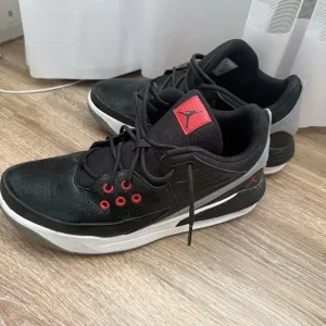 Продам оригінальні кросівки nike jordan aura 5