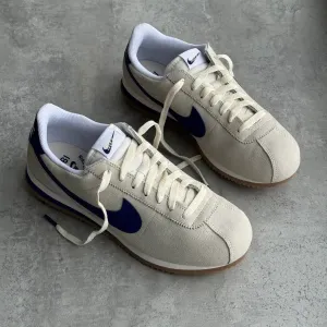 Оригинал Nike Cortez (FQ8108 110) оригинальние замшевие найк кортез серие оригінальні чоловічі замшеві кросівки