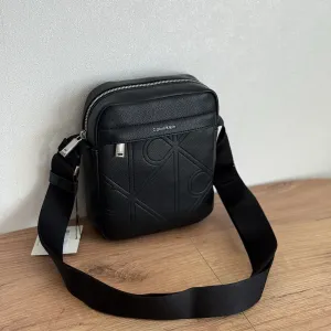 Чоловіча сумка Calvin Klein Embossed Emblem Logo Reporter Bag