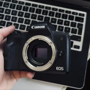 Фотоаппрат камера Canon m50 body