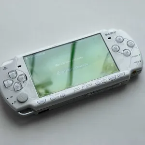 Sony PSP 2000 Slim Ceramic White в гарному стані