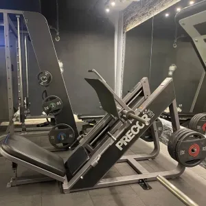 Силовые тренажеры Precor , Жим ногами , Гиперэкстензия жим лежа