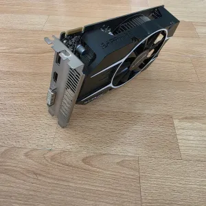 Sapphire Radeon R7 260x  1gb 128bit GDDR5 Відеокарта стан гарний