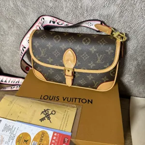 ШКІРА ПОВНИЙ КОМПЛЕКТ В КОРОБЦІ ! Сумка Louis Vuitton Diane Monogram жіноча через плече  луі віттон