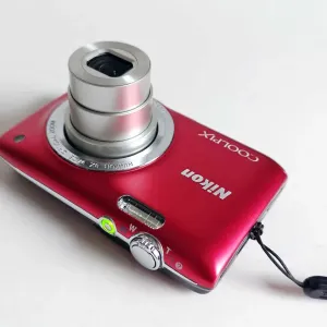 Фотоапарат Nikon Coolpix S2700 Red гарний стан Зум 6 Х.