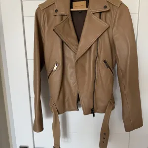 Шкіряна куртка massimo dutti бежева, розмір S