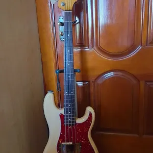 Бас-гитара  Olympic White Fender Precision Bass PB-62 87 Japan