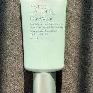 Estée Lauder DayWear Sheer Tint Release Moisturizer SPF 15