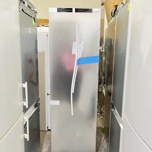 Стоковий холодильник Siemens під забудову без морозилки