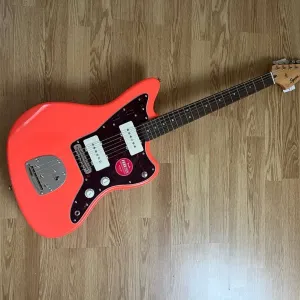 Новий Squier by Fender Classic Vibe '60s Jazzmaster Tahitian Coral