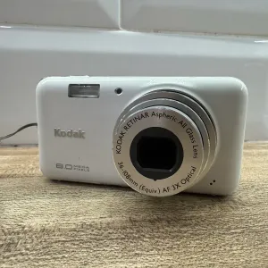 Продам цифровий фотоаппарат KODAK EASYSHARE V803 в гарному стані