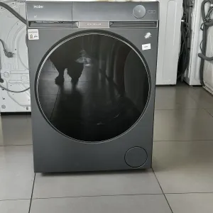 Вузька сушильна машина з сучасним тепловим насосом Haier iPro7