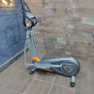 Орбітрек Elliptical Cross Trainer V-200T.  Спортивні тренажери з Європи, великий вибір