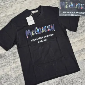 Футболка Mcqueen Черная  Alexander Mcqueen Худи | Футболка Alexander Mcqueen I Mcqueen I Футболка черная Gucci Dior Balenciaga Александр Маквин Маквин
